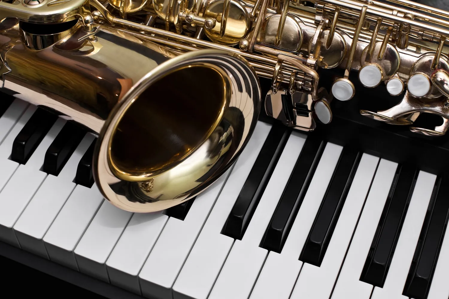 Jak transponuje saksofon sopranowy?