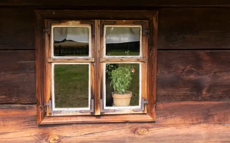 Jak odnowić stare okna drewniane?